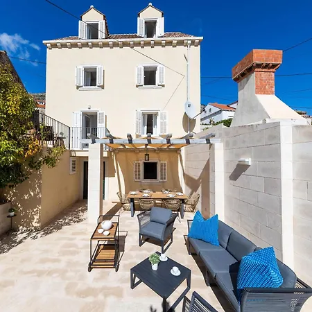 Stunning House In The Old Town By Irundo دوبروفينك